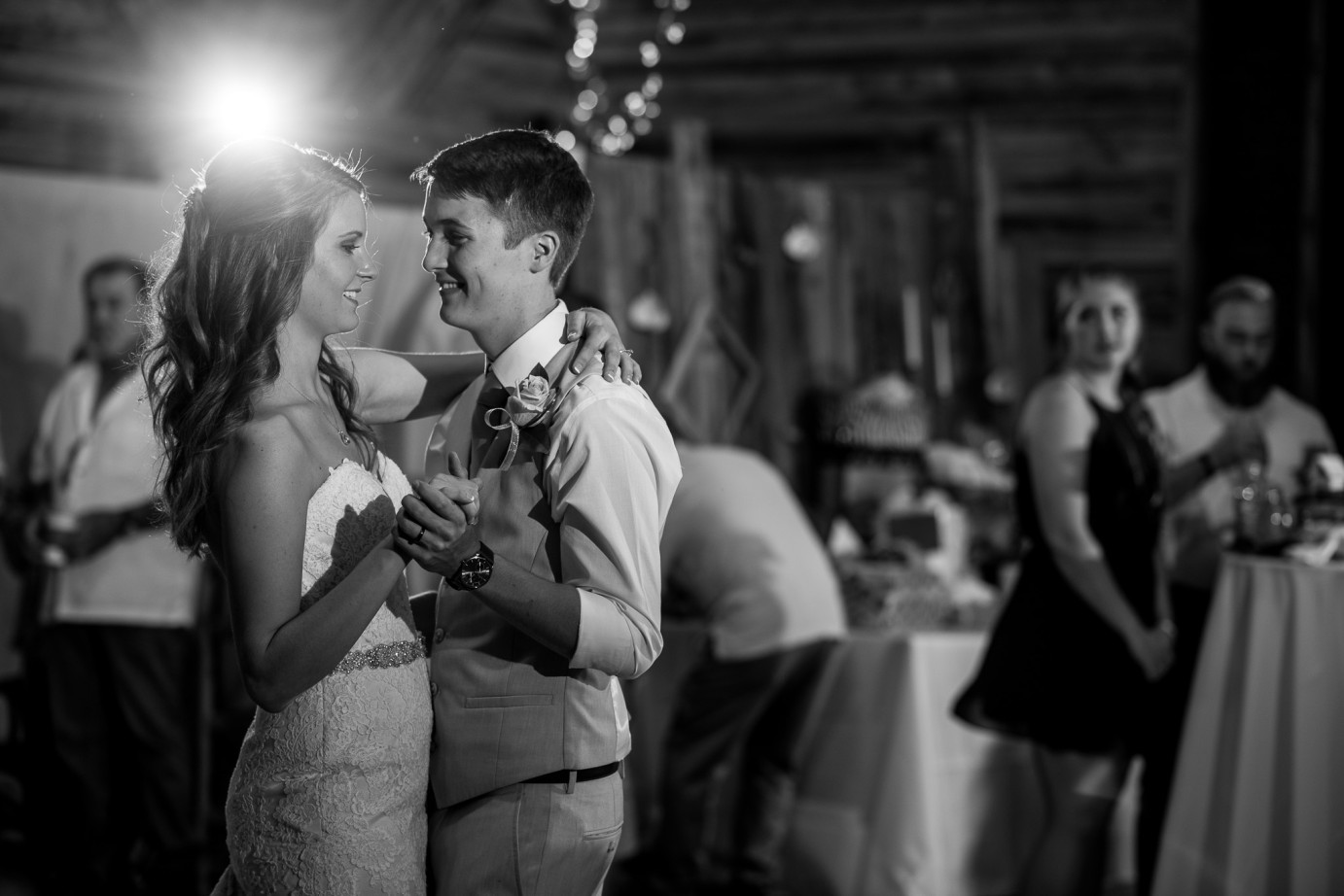 Favorite 2015 Wedding Moments Kennewick Backyard Wedding bride and groom first dance photo