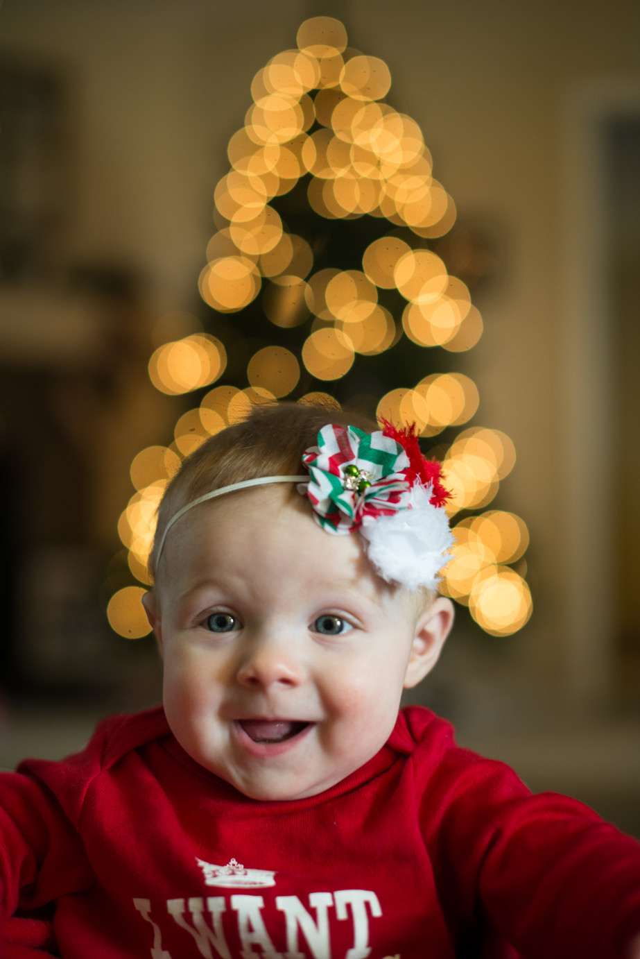 How to take beautiful photos of your christmas tree Baby in front of a christmas tree photo
