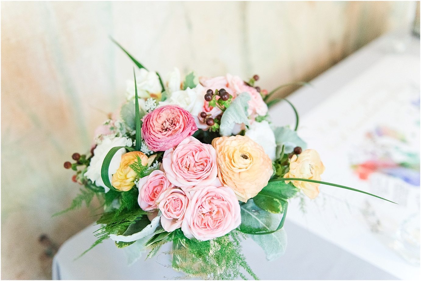 Best Wedding Bouquets of 2016 pale wedding florals