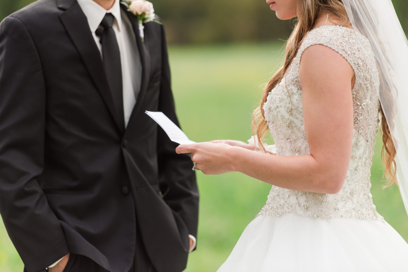 Making time for yourselves on a wedding day- Read your vows privately