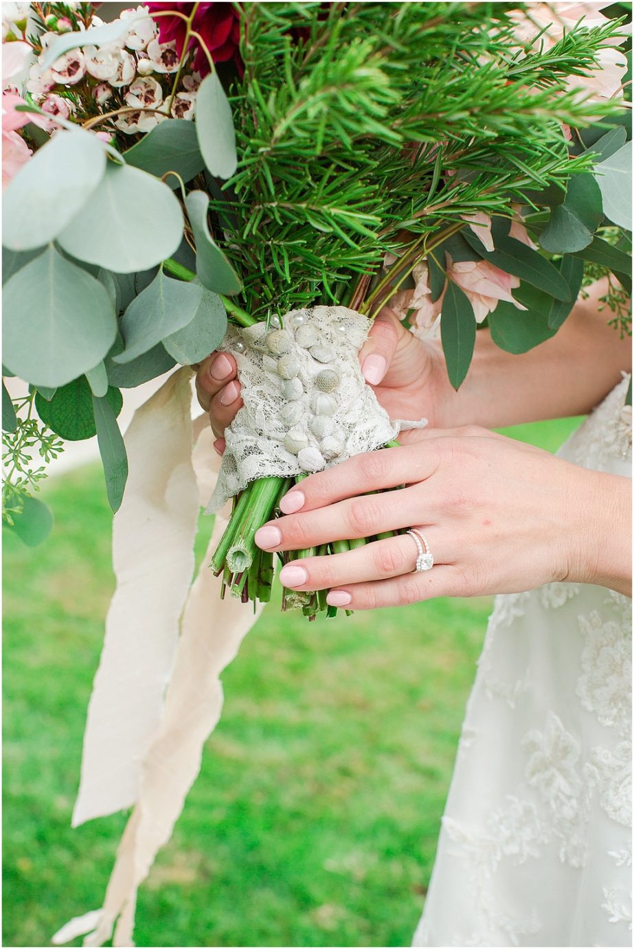 Terra Blanca Winery Wedding Benton City Photographer Armin and Kendall brides bouquet wrapped in mothers wedding dress