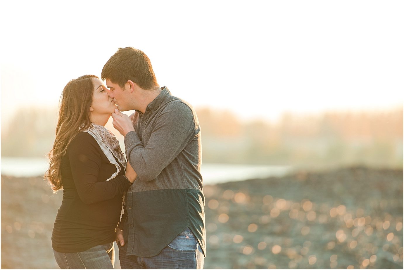 Fall engagement session by the river mattawa Photographer Jeff and Rocio couple on the rocks