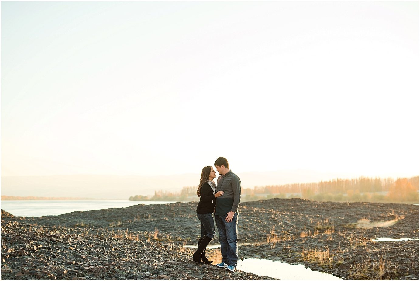 Fall engagement session by the river mattawa Photographer Jeff and Rocio couple on the rocks