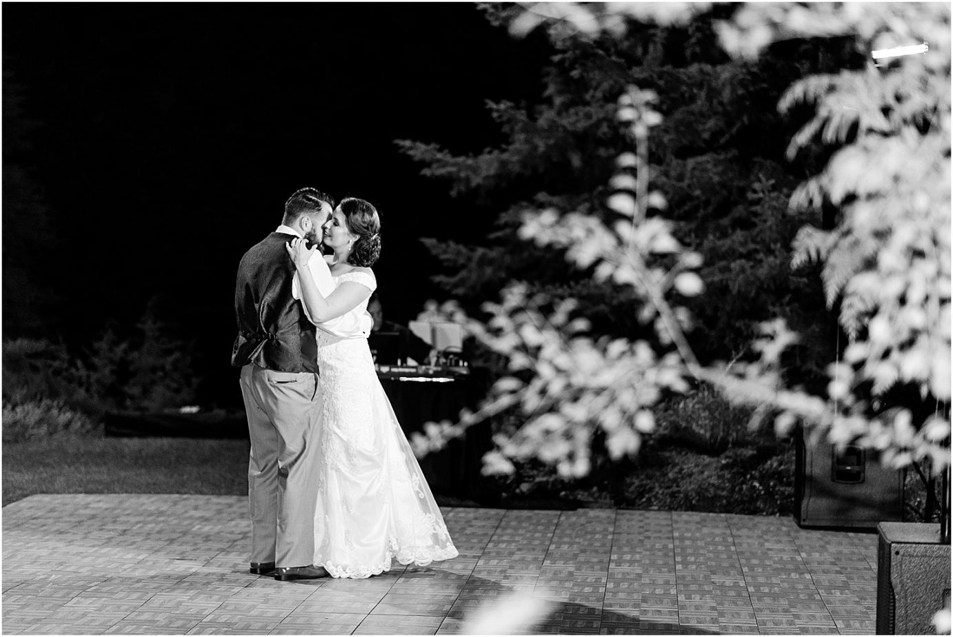 Ohme Garden Wedding Wenatchee Photographer Billy and Mali first dance
