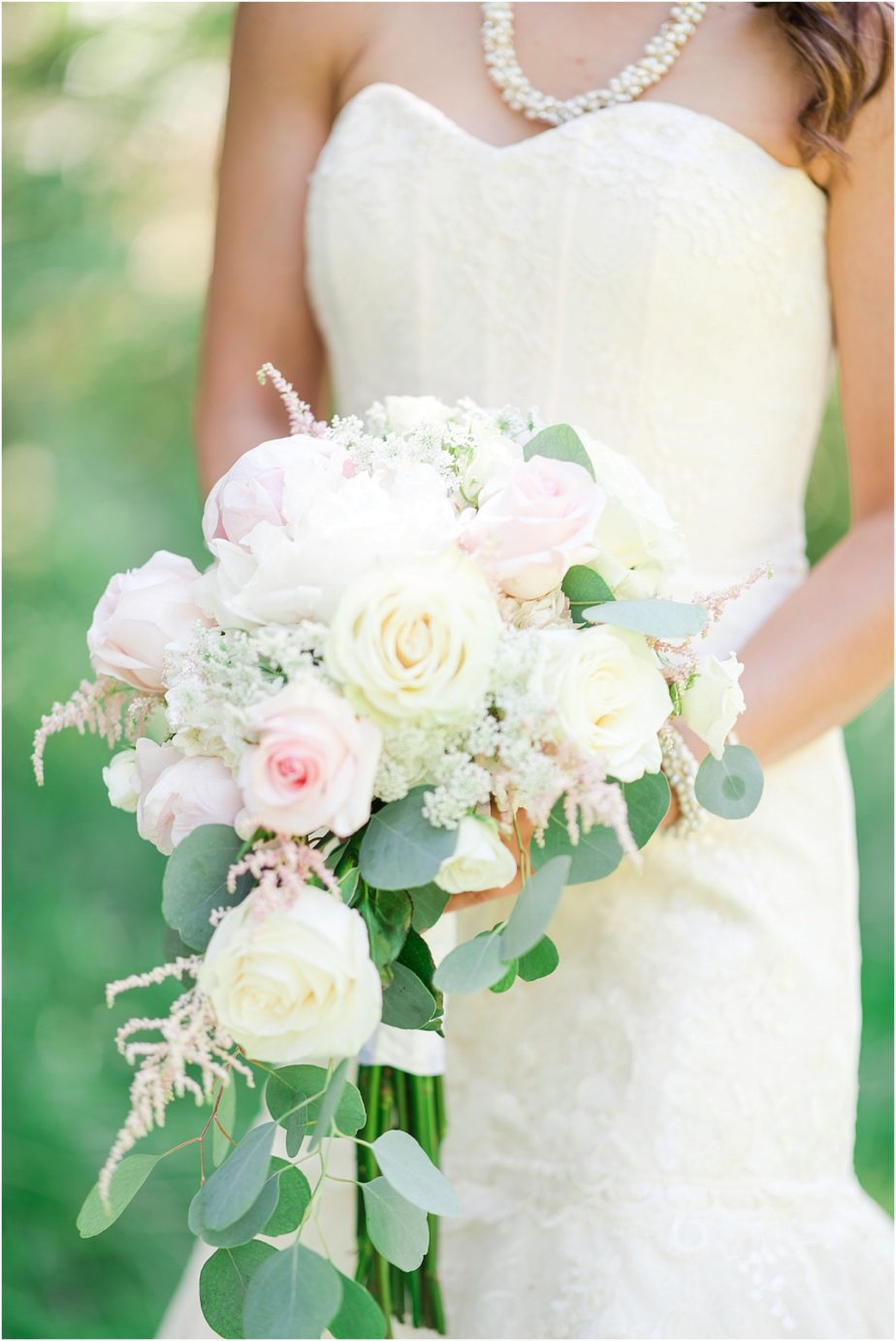 Favorite wedding flowers of 2017 For brides blush and white wedding flowers
