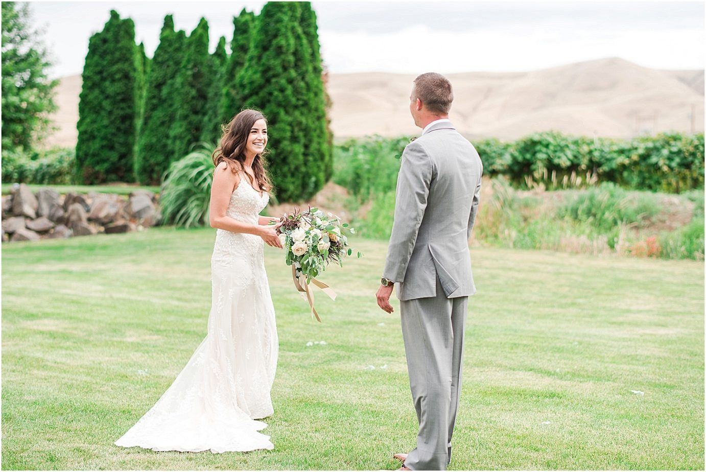 Romantic backyard wedding prosser photographer calvin and kelly first look
