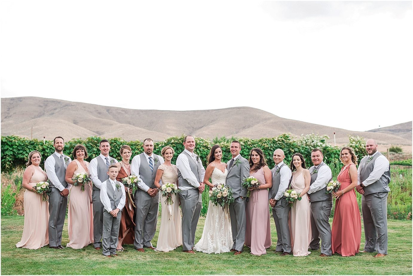 Romantic backyard wedding prosser photographer calvin and kelly wedding party