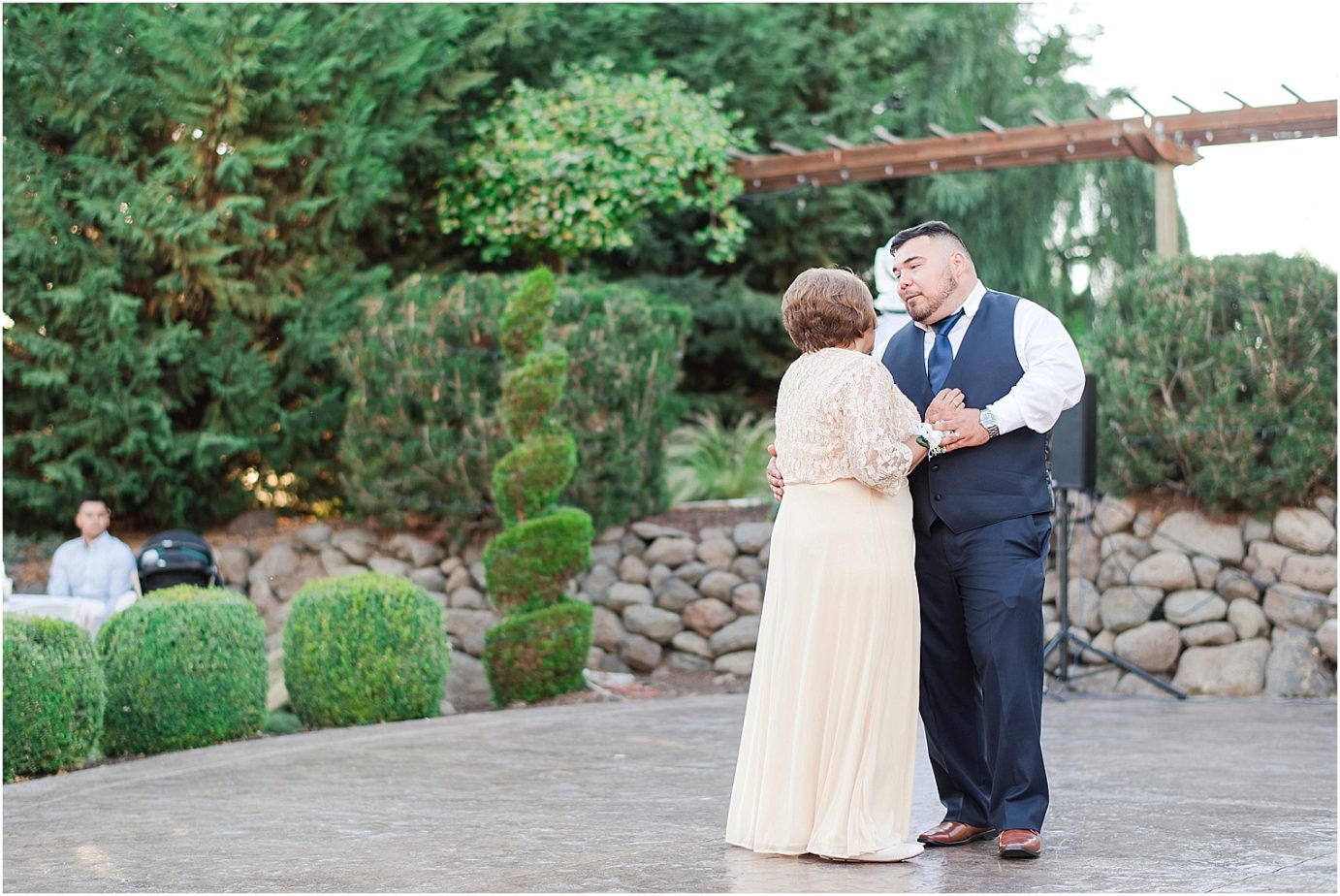 Le Jardin Wedding Zillah Photographer David and Ana dances