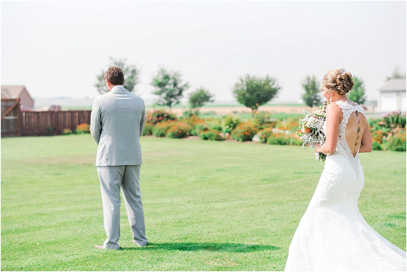 Romantic backyard wedding othello photographer Alix and Kylee first look
