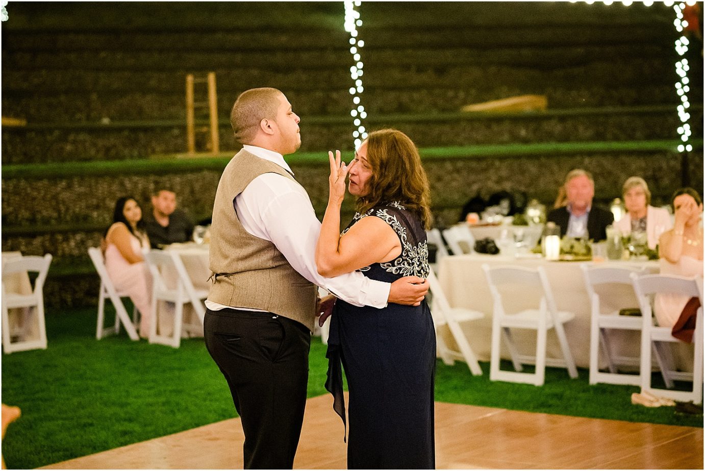 Settler's Creek Wedding Couer D'alene Photographer Miguel and Sara dancing