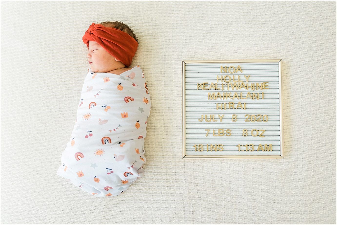 Lifestyle Newborn Session Noa with name sign