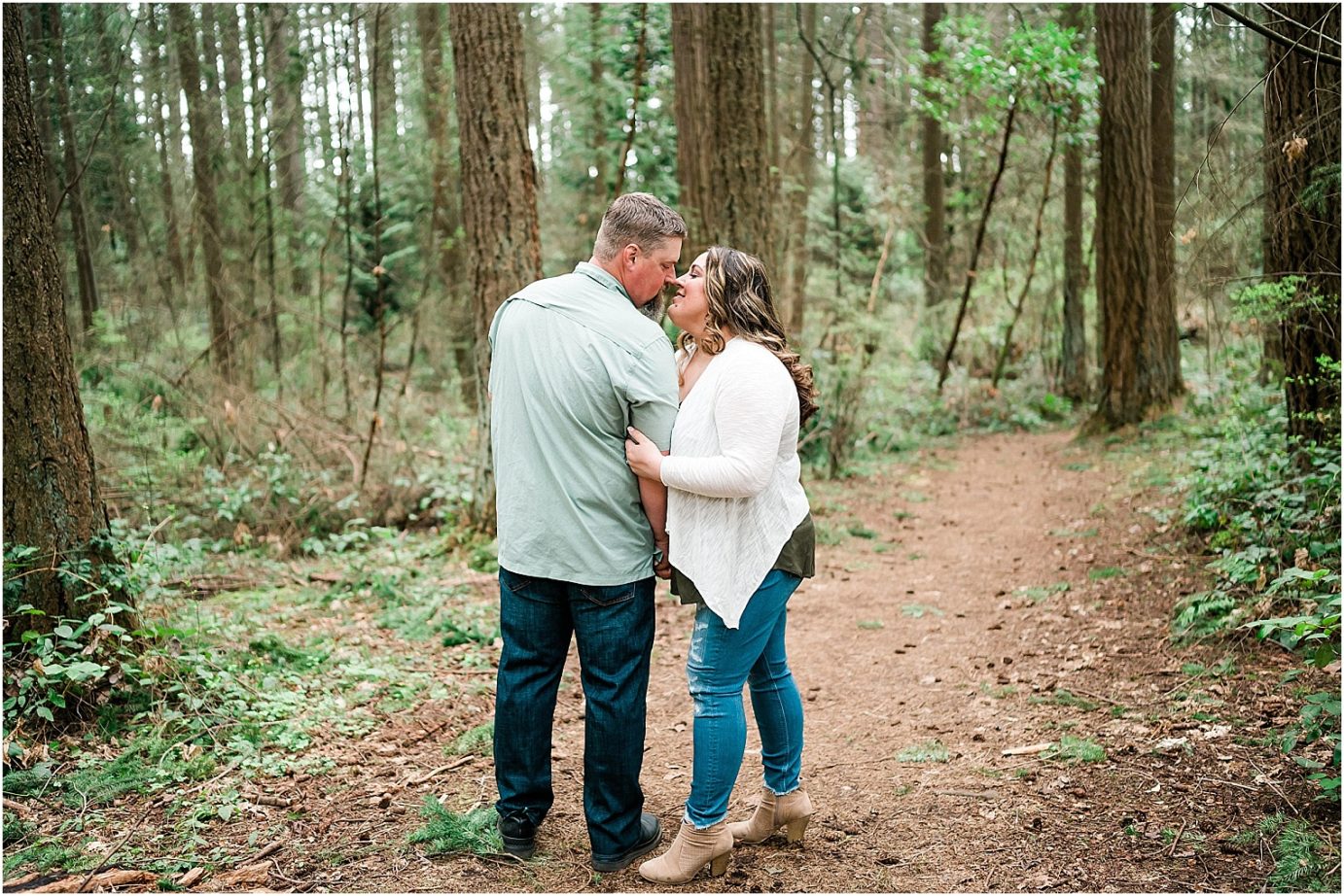 bellevue engagement session bellevue photographer nate and connie hugging in the woods