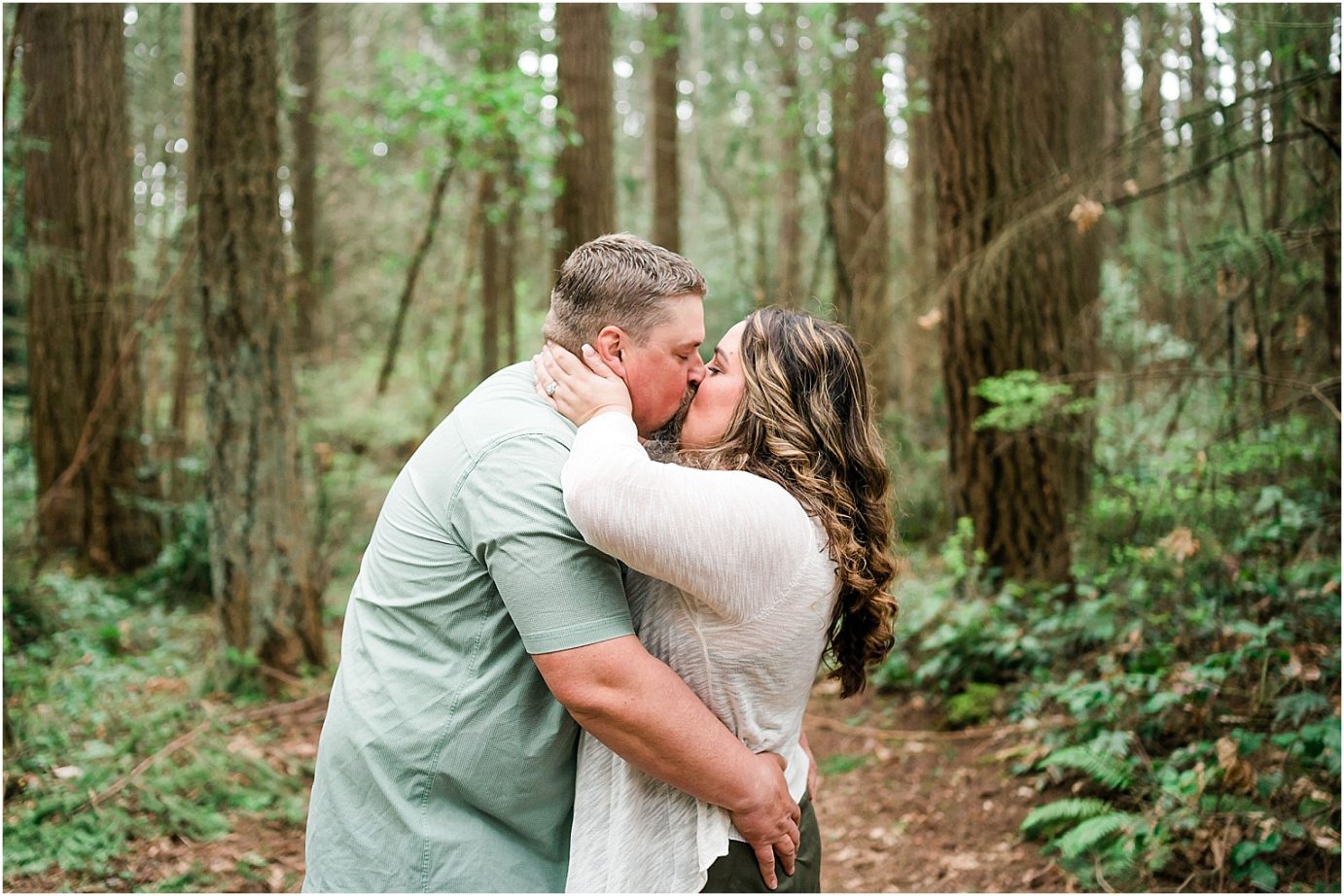 bellevue engagement session bellevue photographer nate and connie hugging in the woods