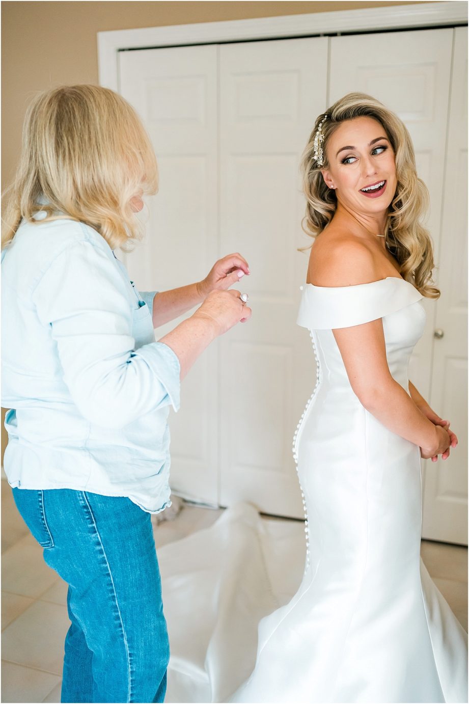 Terra Blanca Winery Wedding Tricities Photographer bride getting ready