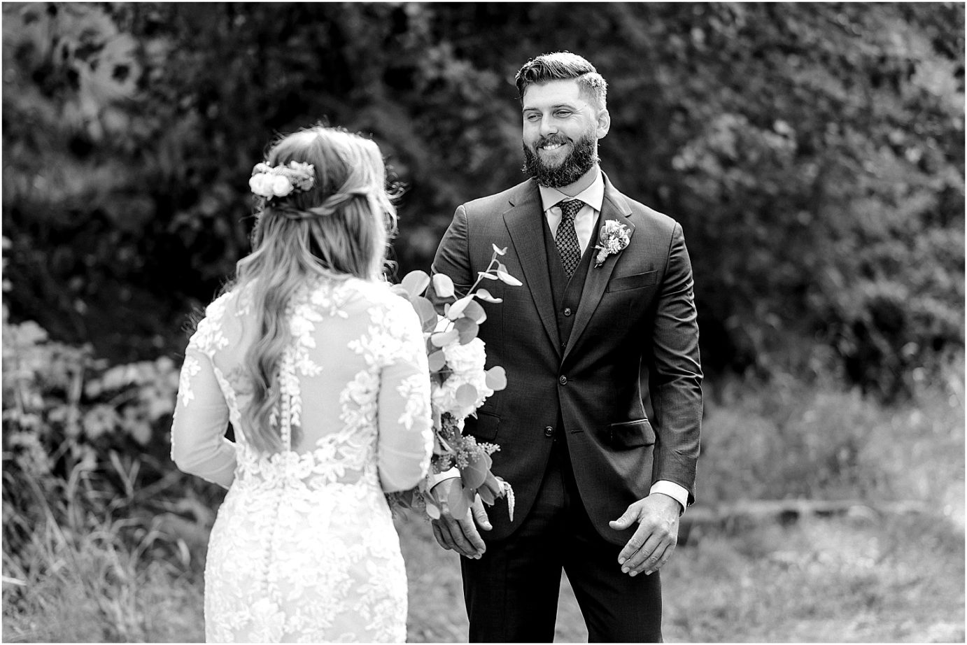 Classy Cabin Wedding Naches Photographer Travis and Arianna first look