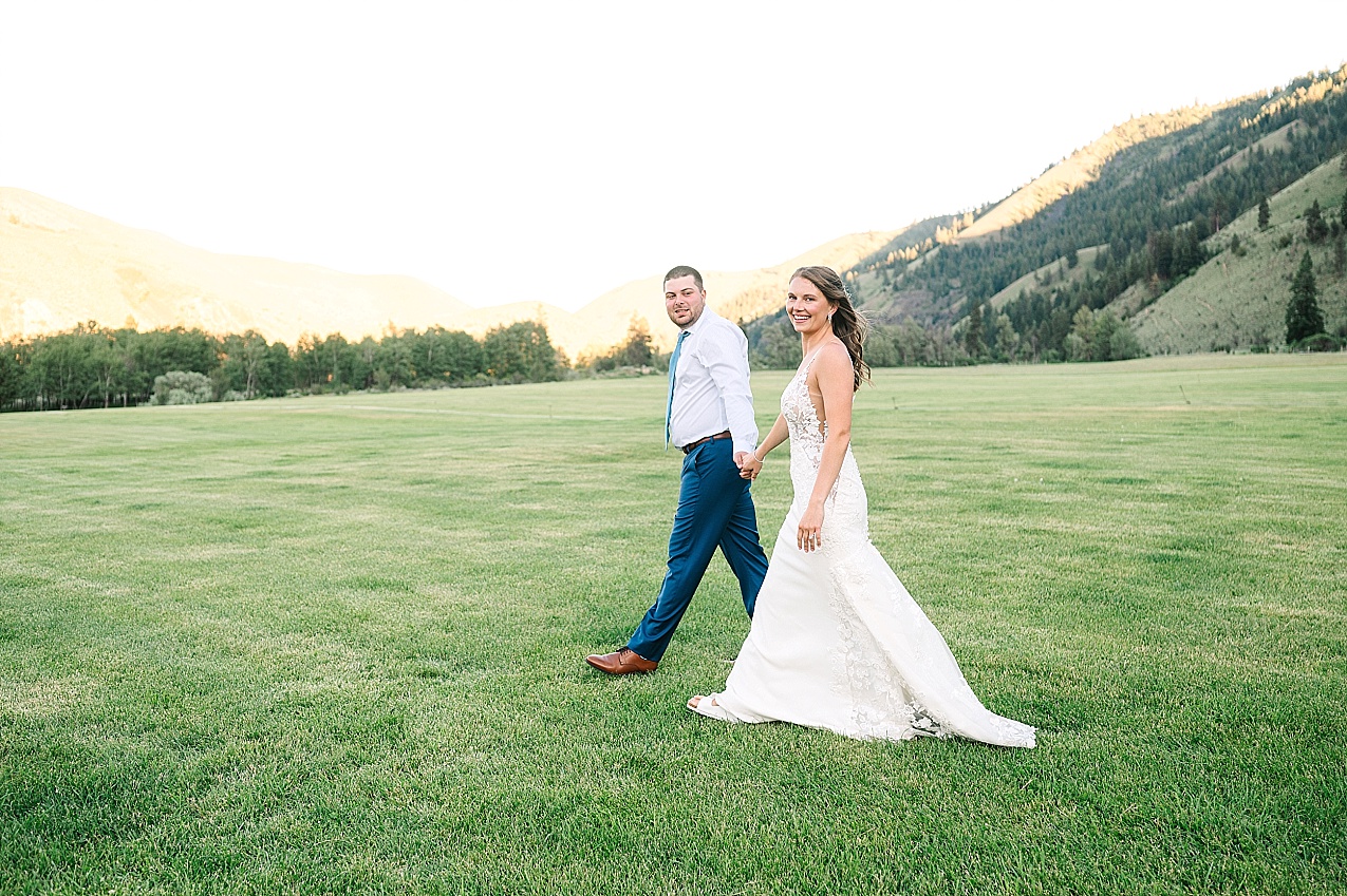 American Homestead Wedding Naches Photographer Bailey and Nikkie sunset photos in the valley