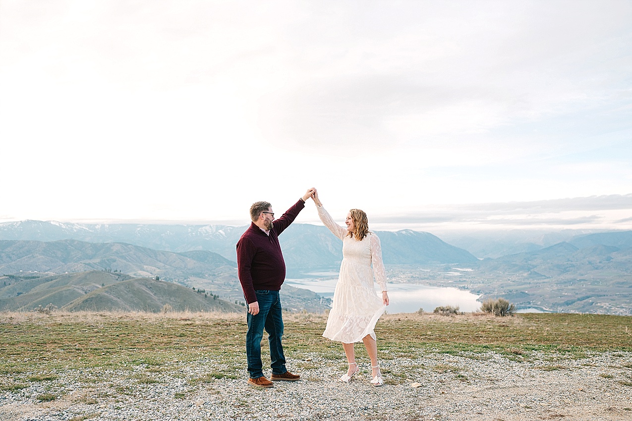 Chelan mountaintop engagement session chelan photographer aaron and leia dancing on the mountaintop